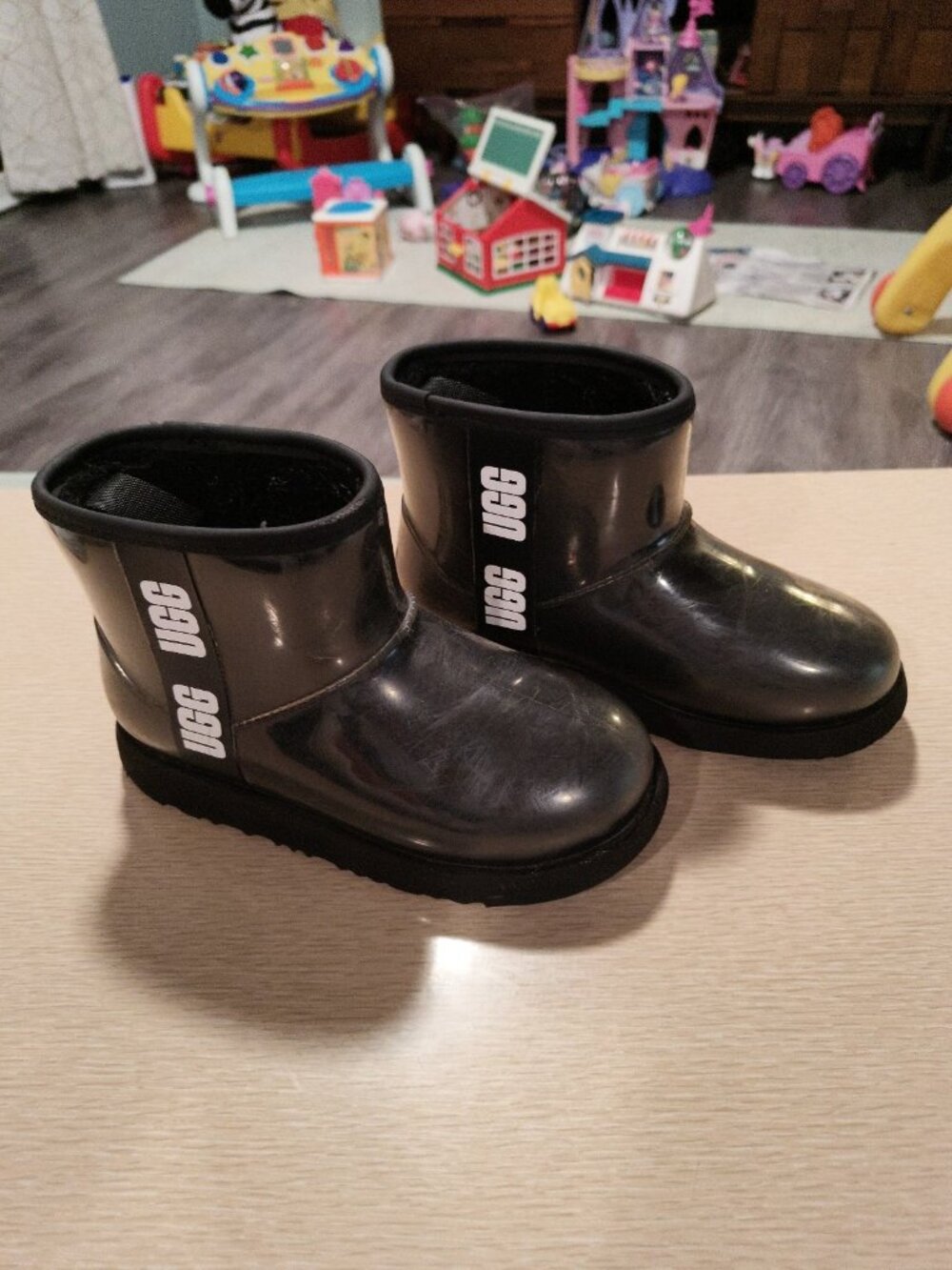 UGG Classic Clear Mini Rock Black WATERPROOF Ankle Boot Sz 2 Youth Girls